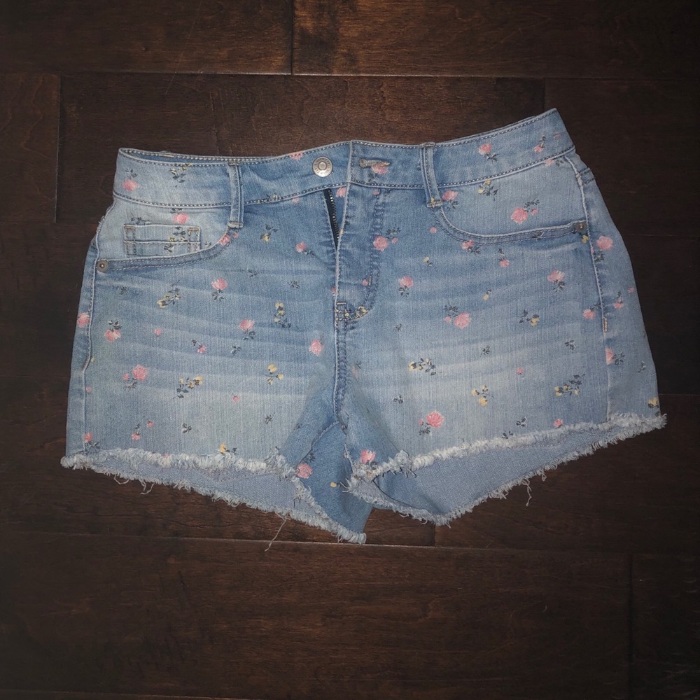 FLORAL PATTERED BLUE JEANS SHORTS